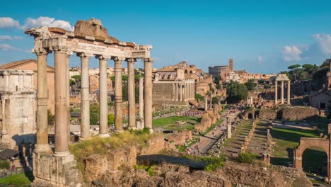 Italia-Roma-ciudad-verano-día-Foro-Romano-templo-de-Saturno-panorama-4k-lapso-de-tiempo