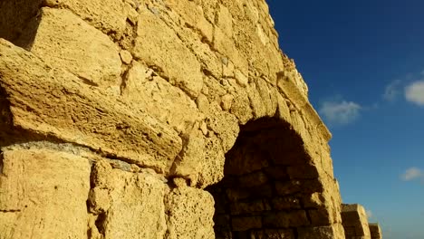 Alten-Aquädukt-in-Israel-am-Meer