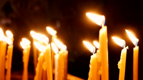 Quema-de-velas-en-la-iglesia-del-Santo-Sepulcro