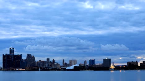 Timelapse-del-Skyline-de-Detroit-de-Belle-Isle-al-atardecer