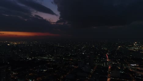 Sonnenuntergang-über-Sao-Paulo-Stadt