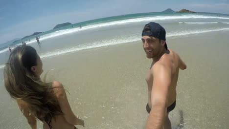 Couple-having-fun-on-the-beach