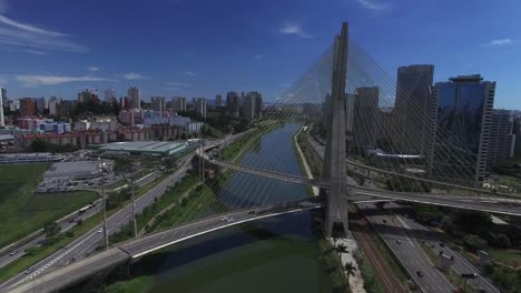 Estaiada-Brücke-in-Sao-Paulo,-Brasilien