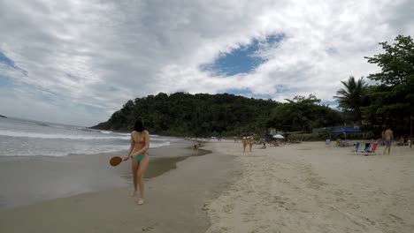 Couple-playing-Frescobol-on-the-beach