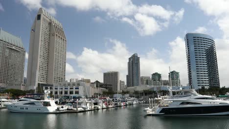 Horizonte-céntrico-de-la-ciudad-de-San-Diego-California-Estados-Unidos