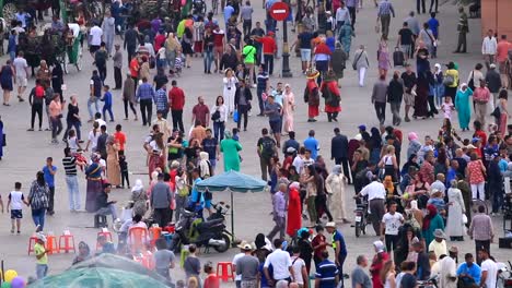 Crowds-of-pedestrians-walking-in-old-town-Medina-in-Marrakesh,-Morocco.