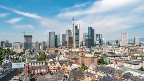 Vista-aérea-de-Frankfurt-skyline-ciudad-timelapse-en-el-distrito-de-negocios,-lapso-de-tiempo-de-4K-de-Frankfurt,-Alemania