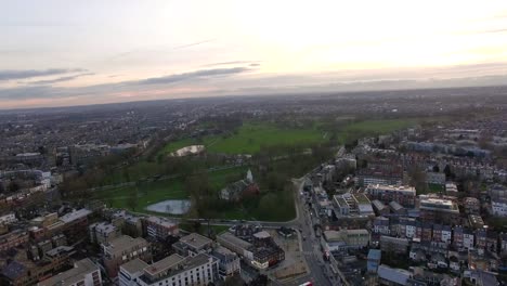 Luftaufnahme-der-Londoner-Vorstadt-Innenstadt-Stadtteilpark-Clapham