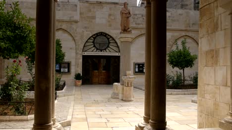 schräg-nach-unten-Schuss-das-äußere-der-Kirche-Geburtskirche-in-bethlehem