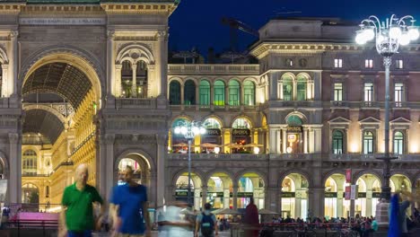 Italien-Nacht-beleuchtet-Mailand-Stadt-berühmten-Galleria-Dom-quadratisch-Panorama-4k-Zeitraffer