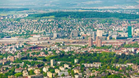 punto-de-vista-superior-del-uetliberg-famoso-de-la-ciudad-de-Suiza-zurich-paisaje-panorama-4k-timelapse