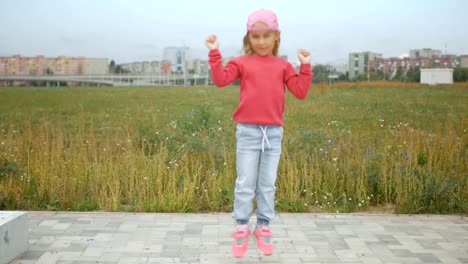 Little-kid-dancing-and-rejoices-outdoors-on-the-outskirts-of-New-York-City.-Funny-Girl-Dancing.--4K-UHD.