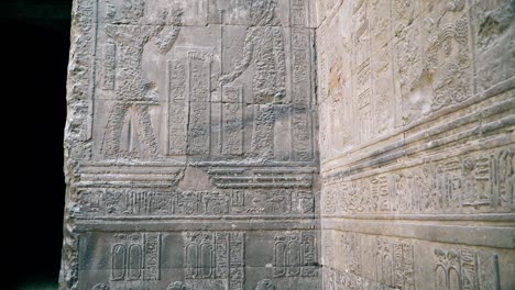 Interieur-von-Dendera-Tempel-oder-Tempel-der-Hathor.-Ägypten