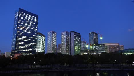 4K.-Lapso-de-tiempo-moderno-la-ciudad-de-Osaka-de-Japón