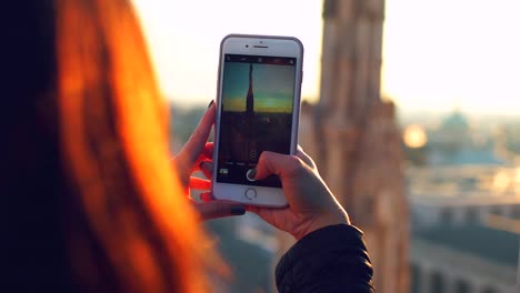 girl-taking-pictures-from-the-rooftop-of-the-Duomo-in-Milan-Italy