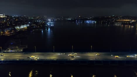 Luftbild-Drohne-Aufnahmen-von-Autos-auf-einer-Atatürk-Brücke-am-Goldenen-Horn-Istanbul