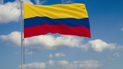 Bandera-de-Colombia-sobre-fondo-de-nubes-flotando-en-el-cielo-azul