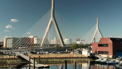 Leonard-P.-Zakim-Bunker-Hill-Bridge-en-Boston-Massachusetts-USA