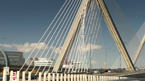 Leonard-P.-Zakim-Bunker-Hill-Bridge-en-Boston-Massachusetts-USA