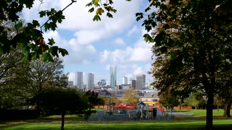 Birmingham-City-centre-seen-from-Highgate-park,-Deritend.