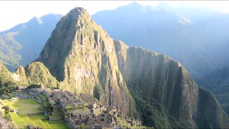 Time-lapse-of-Machu-picchu-city-sunrise