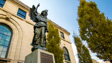 Thomas-Wolfe-Engel-Statue-in-Asheville,-NC