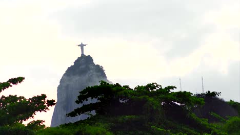 View-of-Christ-Erlöser-statue-auf-einem-Berg-in-Brasilien