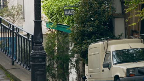 Bar-señal-en-montmartre