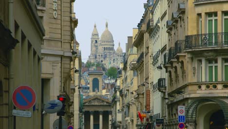 Sie-auf-Kirchen-von-paris