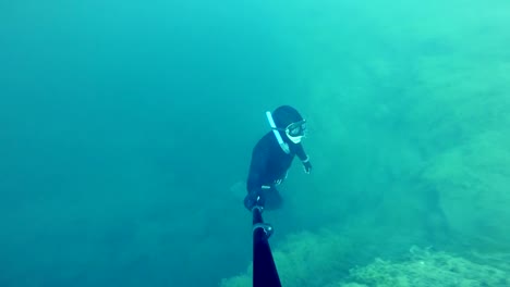 Freediver-Bodenbelagsarbeiten-Nach-einem-tiefenwirksamen