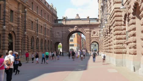 Stockholmer-Altstadt-und-Blick-auf-das-Parlament,-Schweden