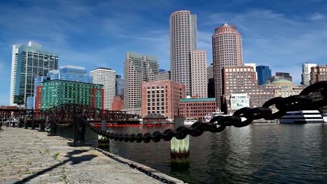 Viejo-puente-norte-atravesando-el-puerto-de-Boston