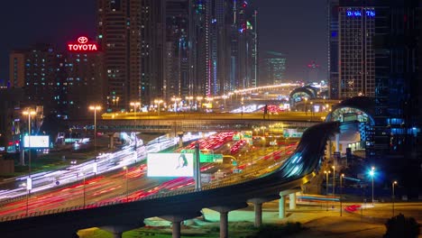 Dubai-ciudad-mantenimiento-carretera-tráfico-noche-iluminación-panorama-4-tiempo-k-lapso-Emiratos-Árabes-Unidos