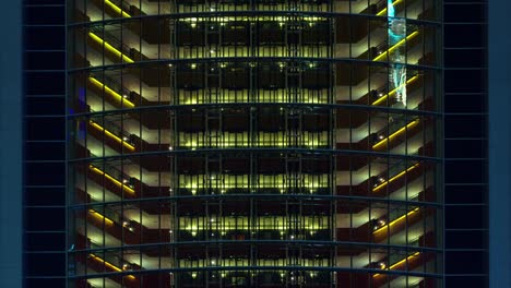 tráfico-de-dubai-luz-de-noche-famoso-edificio-ascensor-4-k-tiempo-lapso-Emiratos-Árabes-Unidos