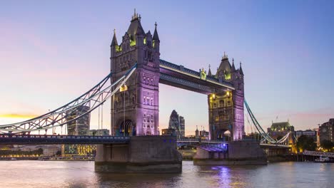 London,-Tower-bridge-at-dusk