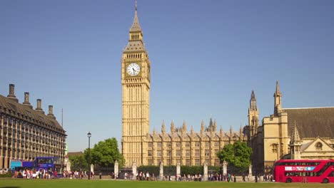 London,-Verkehr-um-Parlament