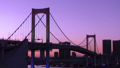 Rainbow-Bridge-in-der-Abenddämmerung