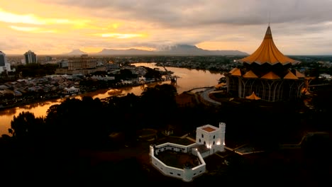 Resplandor-del-atardecer-de-Kuching.-B