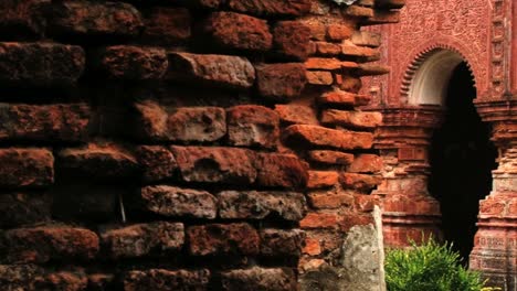 Templo-hindú-Pancharatna-Govinda-en-Puthia,-Bangladesh.