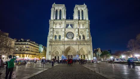 Frankreich-Nacht-Beleuchtung-berühmten-Notre-Dame-de-Paris-voll-quadratisch-Panorama-4k-Zeitraffer