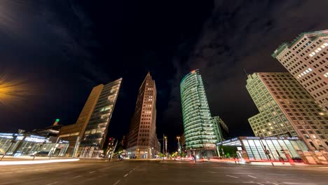 Berlin-Stadt-Skyline-Nacht-Zeitraffer-am-Potsdamer-Platz,-Berlin,-Deutschland,-4K-Zeitraffer