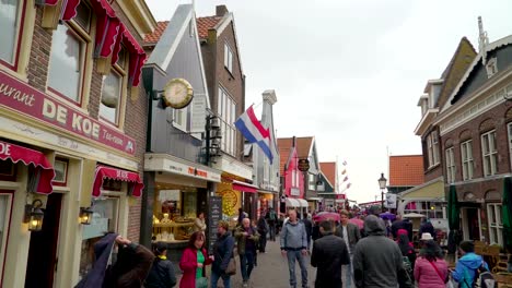 People-flocking-on-the-streets-of-Volendam