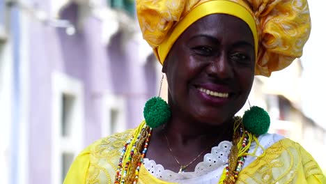 Brazilian-woman---"Baiana"-Dancing