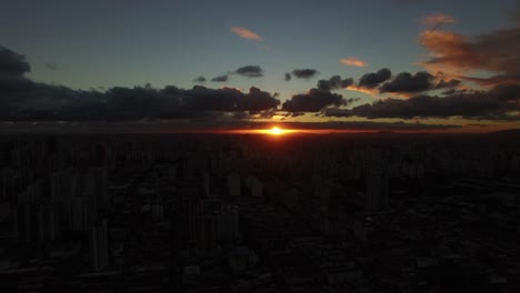 Sonnenuntergang-über-Sao-Paulo-Stadt