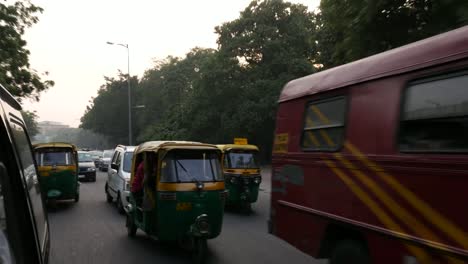 Traffic-in-New-Delhi,-India