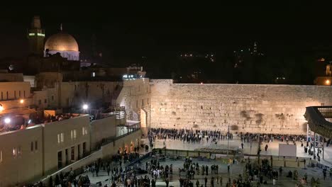Vista-nocturna-del-muro-de-las-Lamentaciones,-Jerusalén,-Israel.-Lapso-de-tiempo.