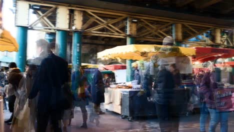 Zeitraffer-Sequenz-von-Stände-auf-Borough-Market-In-London-UK