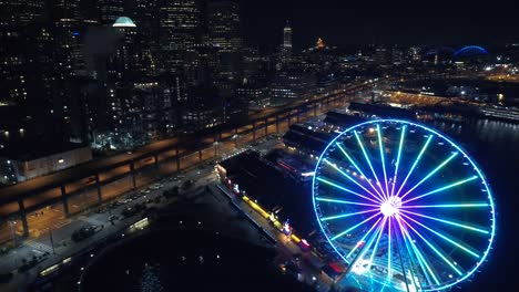 Seattle-Waterfront-Lichter-im-Helikopter-Flug-am-Abend