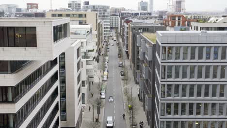 Blick-von-oben-auf-die-Elbphilharmonie-der-Gebäude-in-Hamburg