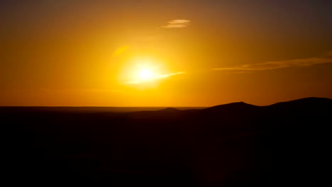 Desert-sand-dunes--sunrise-timelapse